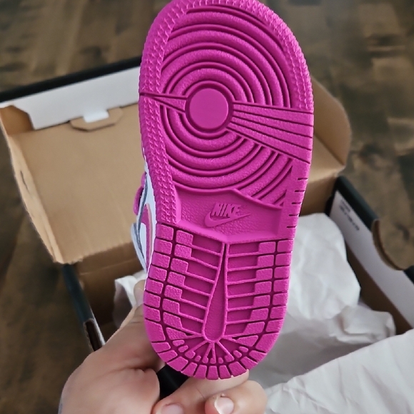 Jordan Kids' Sneakers in White and Pink - Picture 3 of 9